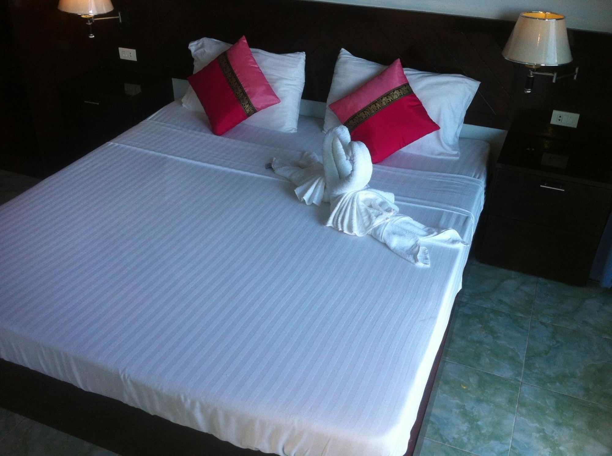 Feng Shui House Hotel Patong Екстериор снимка