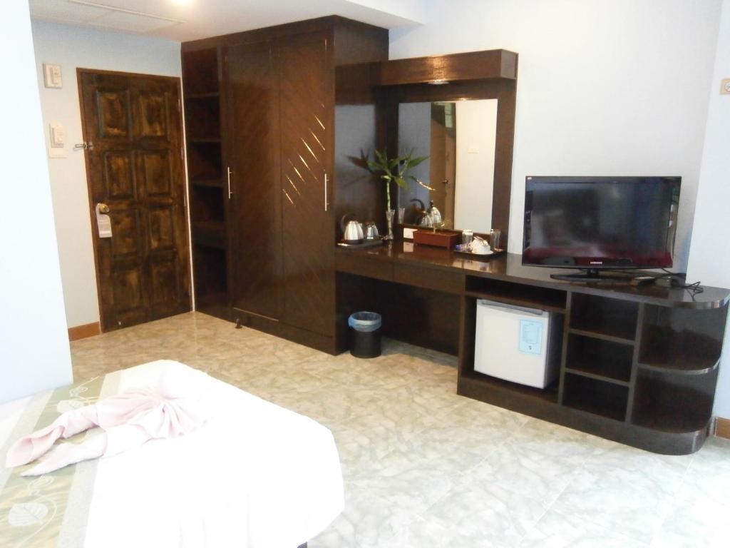 Feng Shui House Hotel Patong Екстериор снимка