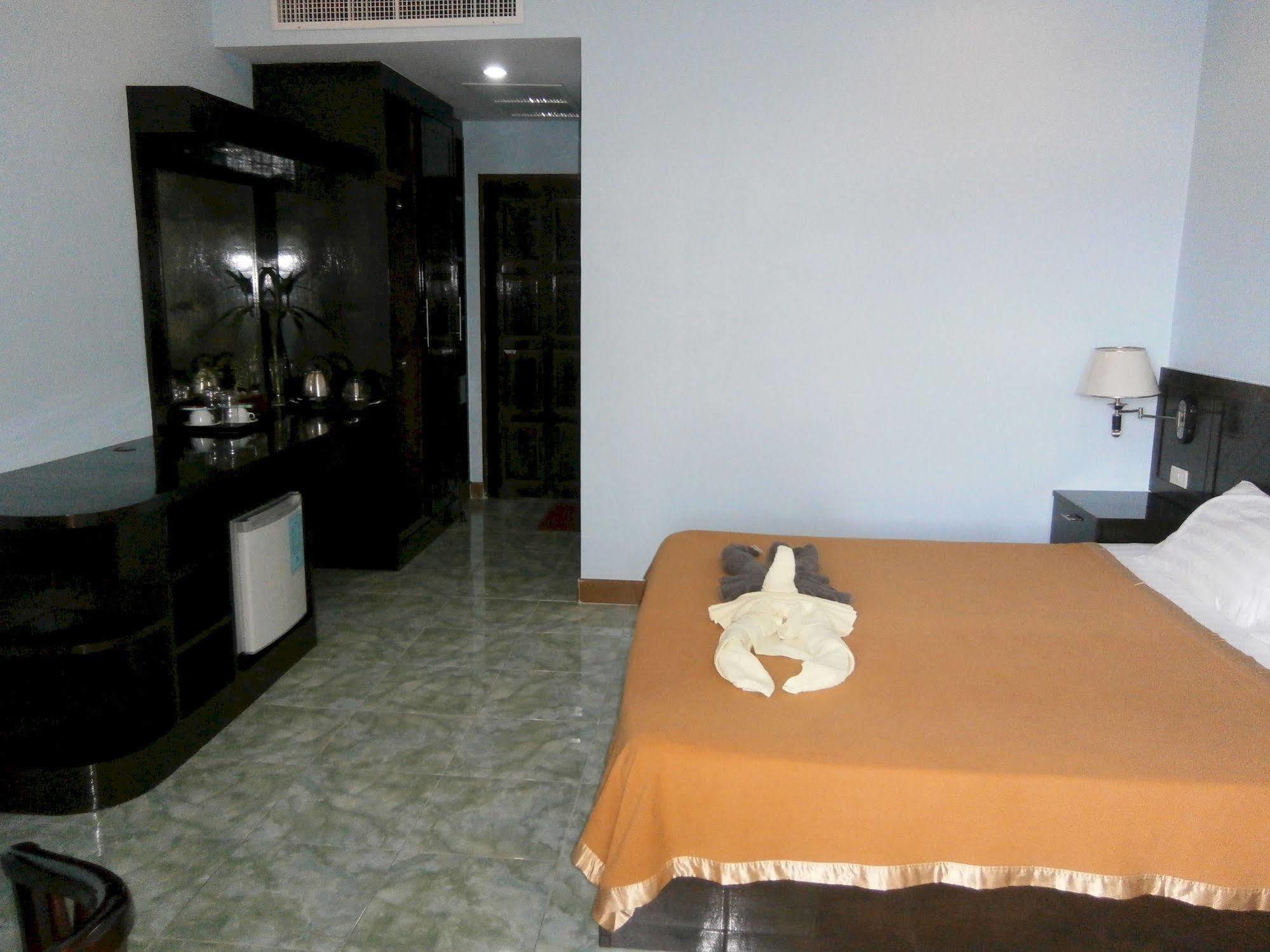 Feng Shui House Hotel Patong Екстериор снимка