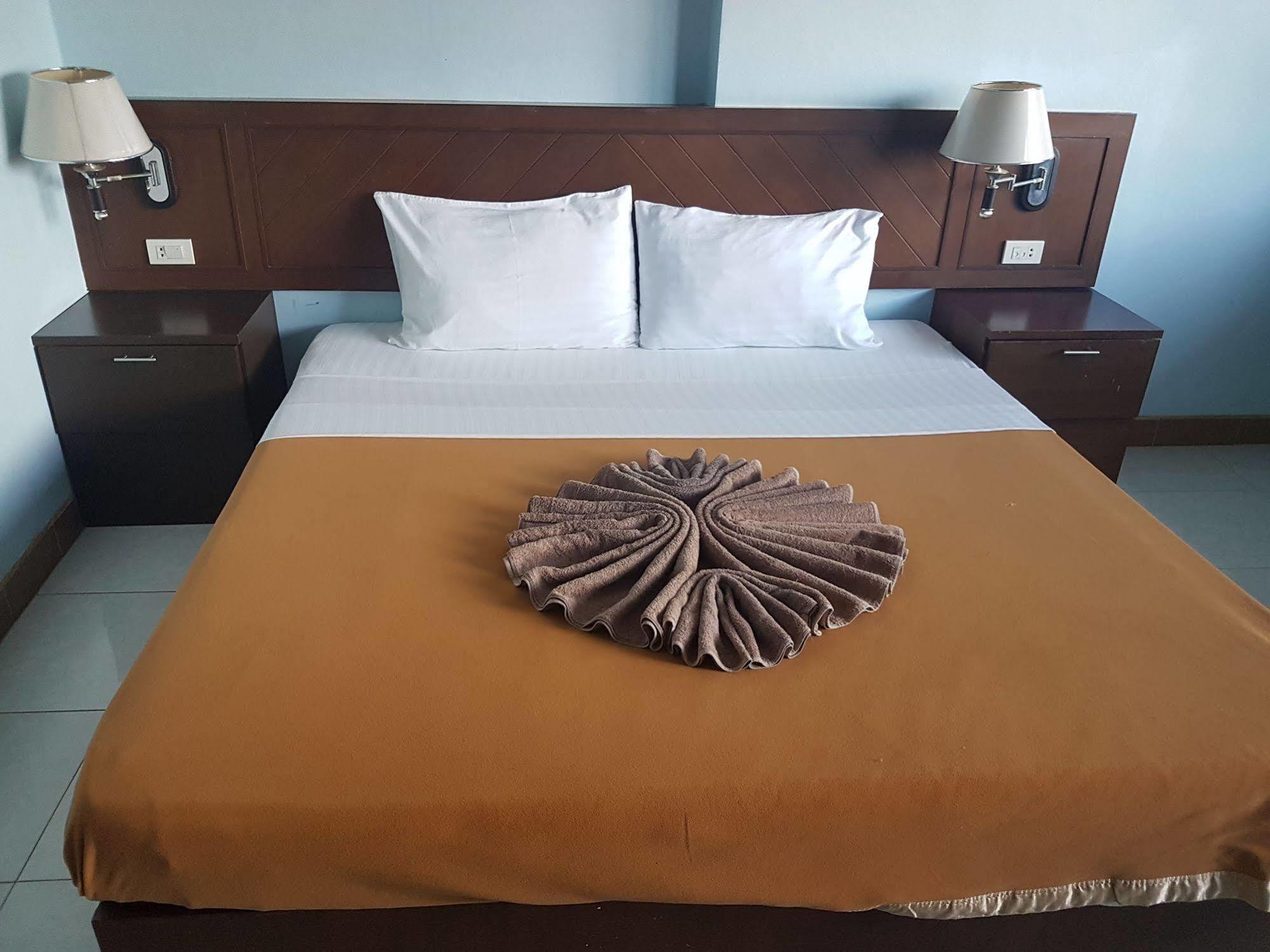 Feng Shui House Hotel Patong Екстериор снимка