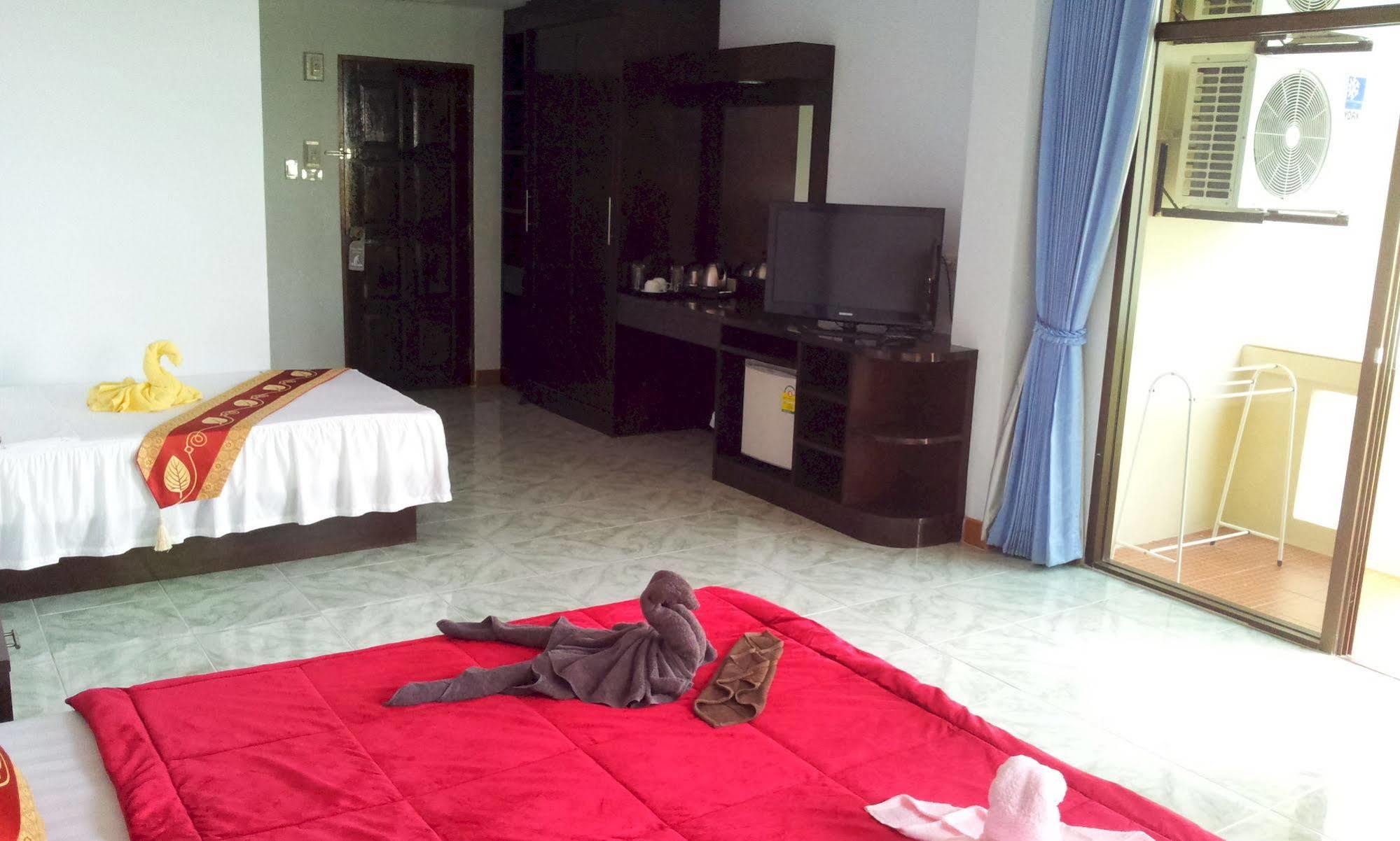 Feng Shui House Hotel Patong Екстериор снимка